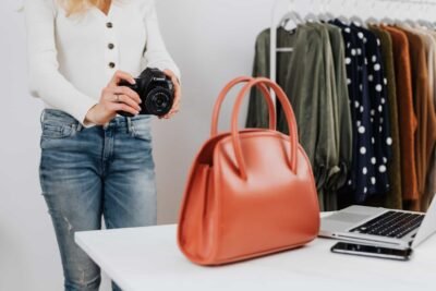 Beginner using a DIY bag kit to stitch a handmade leather bag at home